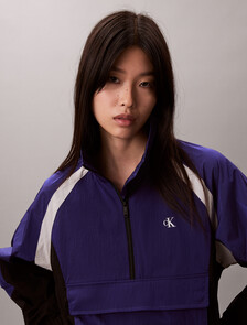 Buy 여성 숏 컬러블록 풀오버 in color Blue