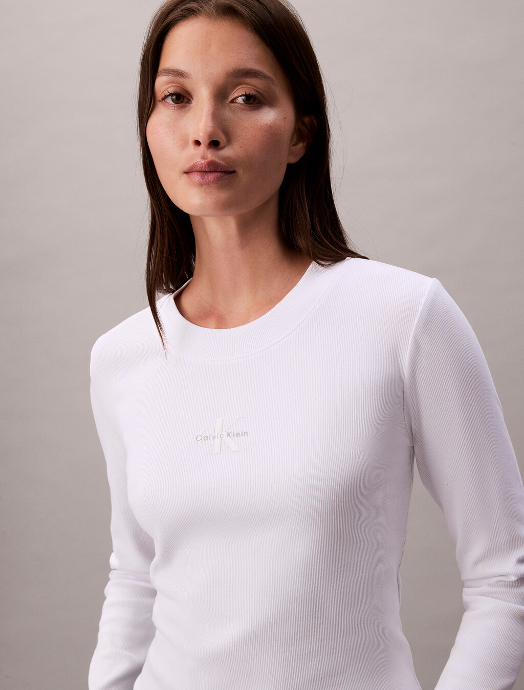 Buy 여성 L/S 모노그램 베이비 티셔츠 in color BRILLIANT WHITE