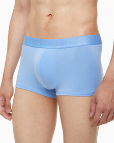 Buy 남성 CK 블랙 로우라이즈 트렁크 3PK in color BEL AIR BLUE, VAPOROUS GREY, RABBIT