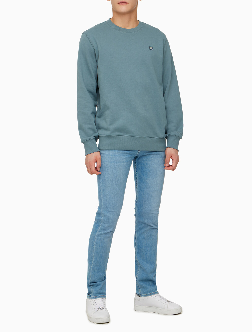 Buy 남성 레귤러핏 CK 뱃지 로고 스웻셔츠 in color GOBLIN BLUE