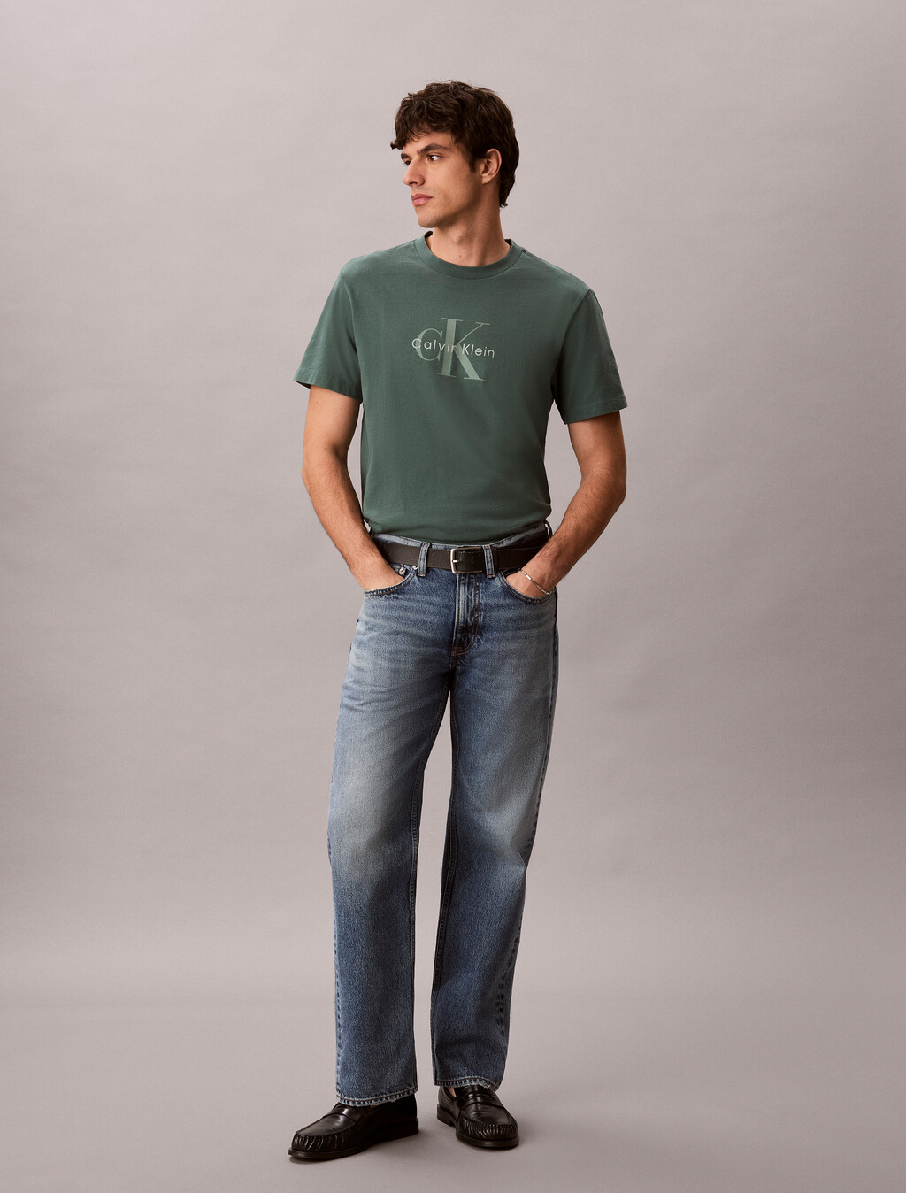 Buy 애시드 워시 모노로고 그래픽 티 in color Green