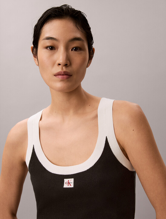 여성 우븐라벨 탱크