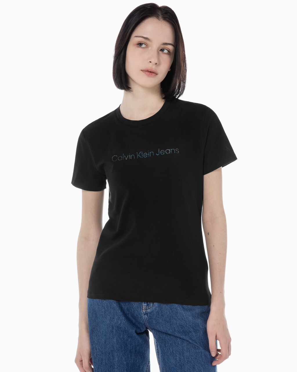 Buy 여성 슬림핏 인스티튜셔널 로고 반팔 티셔츠 in color CK BLACK