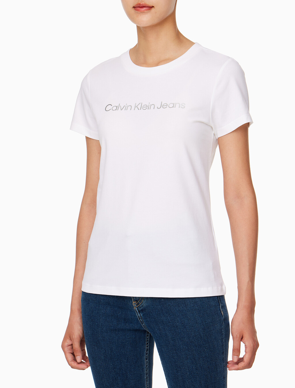 Buy 여성 슬림핏 인스티튜셔널 로고 반팔 티셔츠 in color BRIGHT WHITE