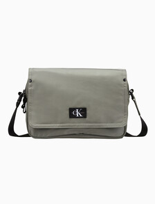 Buy 남성 CKJ 스포츠 에센셜 카메라백 in color ATLANTIC TAUPE