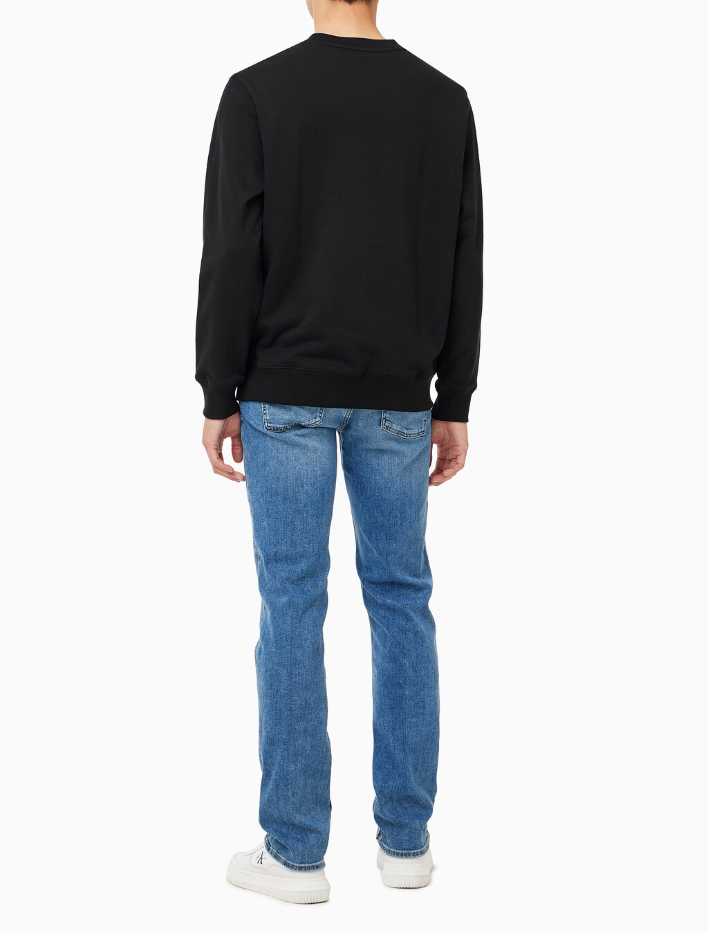Buy 남성 레귤러핏 CK 뱃지 로고 스웻셔츠 in color CK BLACK