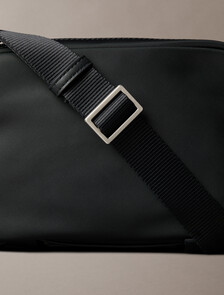 Buy 남성 나일론 슬릭 유틸리티 카메라 백 in color BLACK