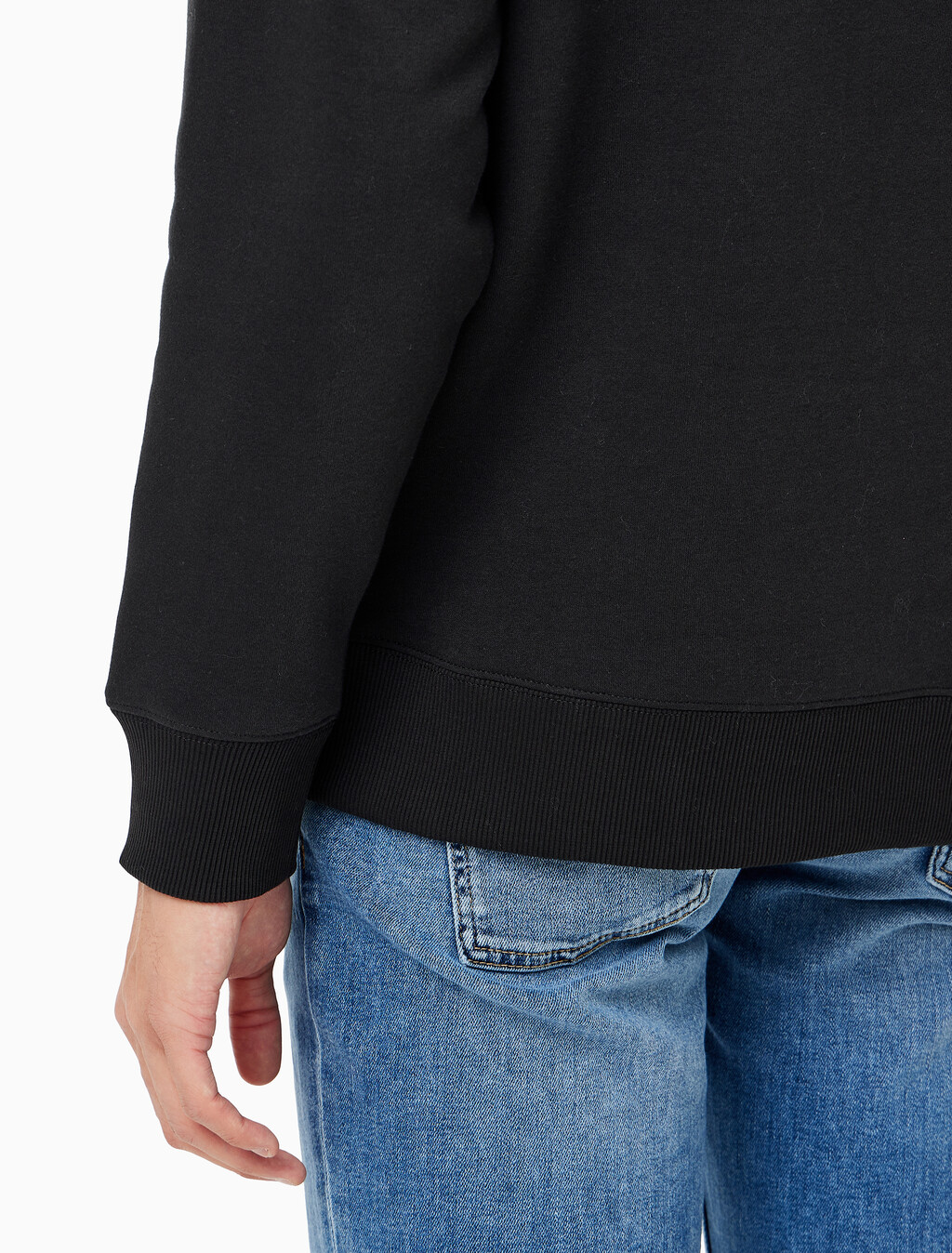 Buy 남성 레귤러핏 인스티튜셔널 로고 기모 스웻셔츠 in color CK BLACK