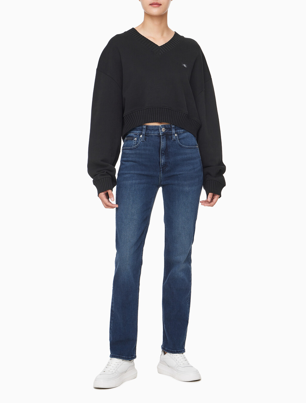 Buy 여성 우븐 라벨 브이넥 스웻셔츠 in color CK BLACK
