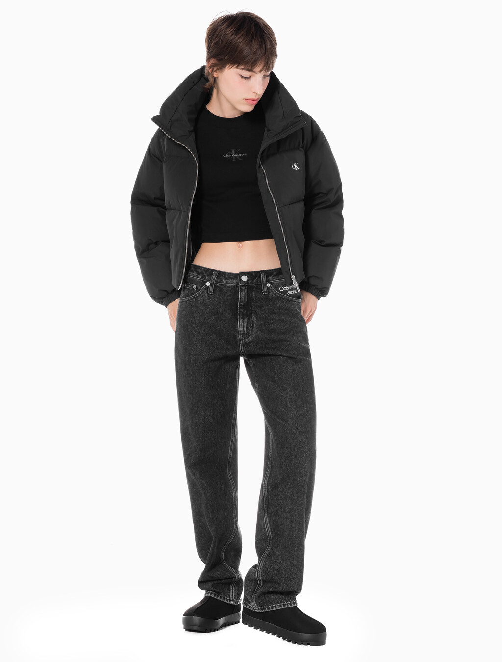 Buy 여성 볼륨 넥 크롭 다운 푸퍼 in color CK BLACK