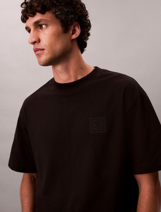 남성 릴렉스 핏 CK 엠블럼 패치 반팔 티셔츠