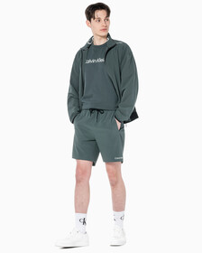 Buy 남성 리플렉티브 로고 레귤러 핏 우븐 쇼츠 in color URBAN CHIC