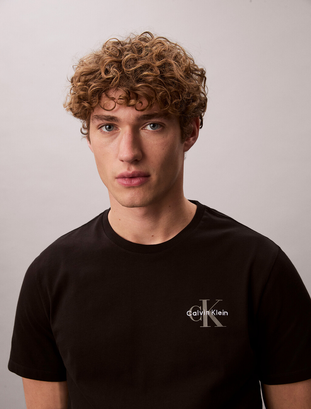 Buy 남성 20S 저지 클래식 마이크로 모노로고 티 in color BLACK