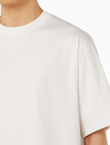 Buy 남성 릴렉스핏 그래픽 기능성 반팔 티셔츠 in color BRIGHT WHITE