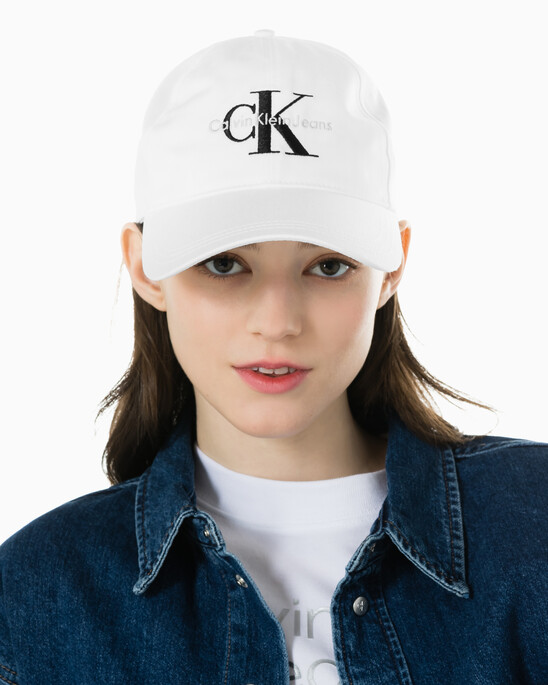 남녀공용 CKJ 모노그램 엠브로이더리 볼캡