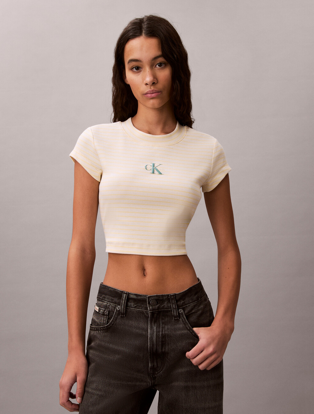 Buy 여성 스트라이프 모노로고 베이비립 티 in color Yellow