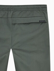 Buy 남성 슬림핏 드로코드 치노 팬츠 in color AVALON GREEN