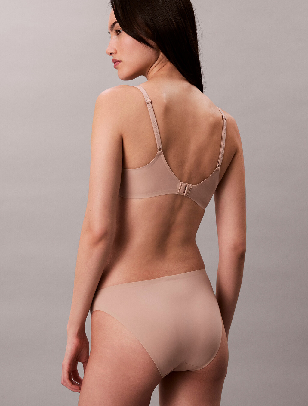 Buy 여성 퍼펙틀리 핏 울트라라이트 푸쉬업 데미 브라 in color CEDAR