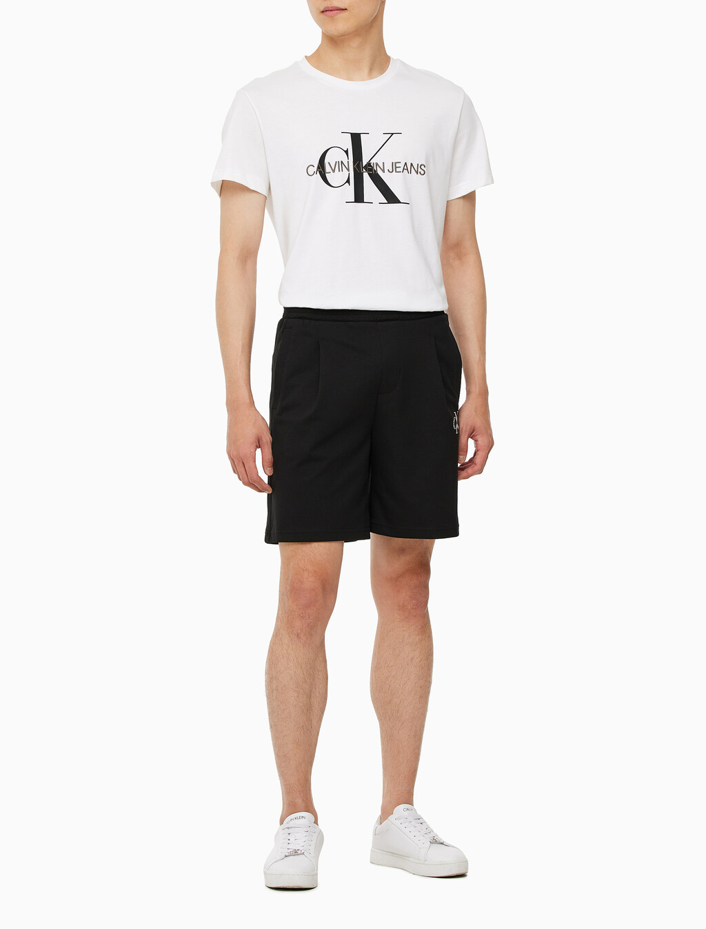 Buy 남성 쿨링 플리츠 쇼츠 in color CK BLACK