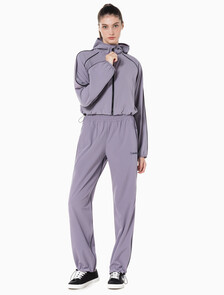 Buy 여성 릴랙스핏 우븐 조거 팬츠 in color BLK AOP/BITTER