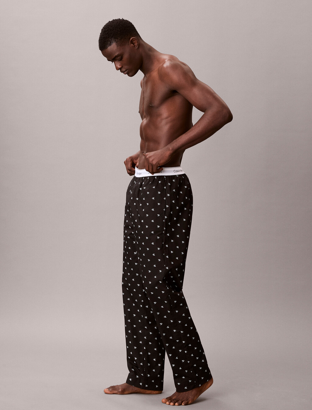 Buy 남성 코튼 포플린 슬립 팬츠 in color DIAMOND LOGO PRINT_BLACK