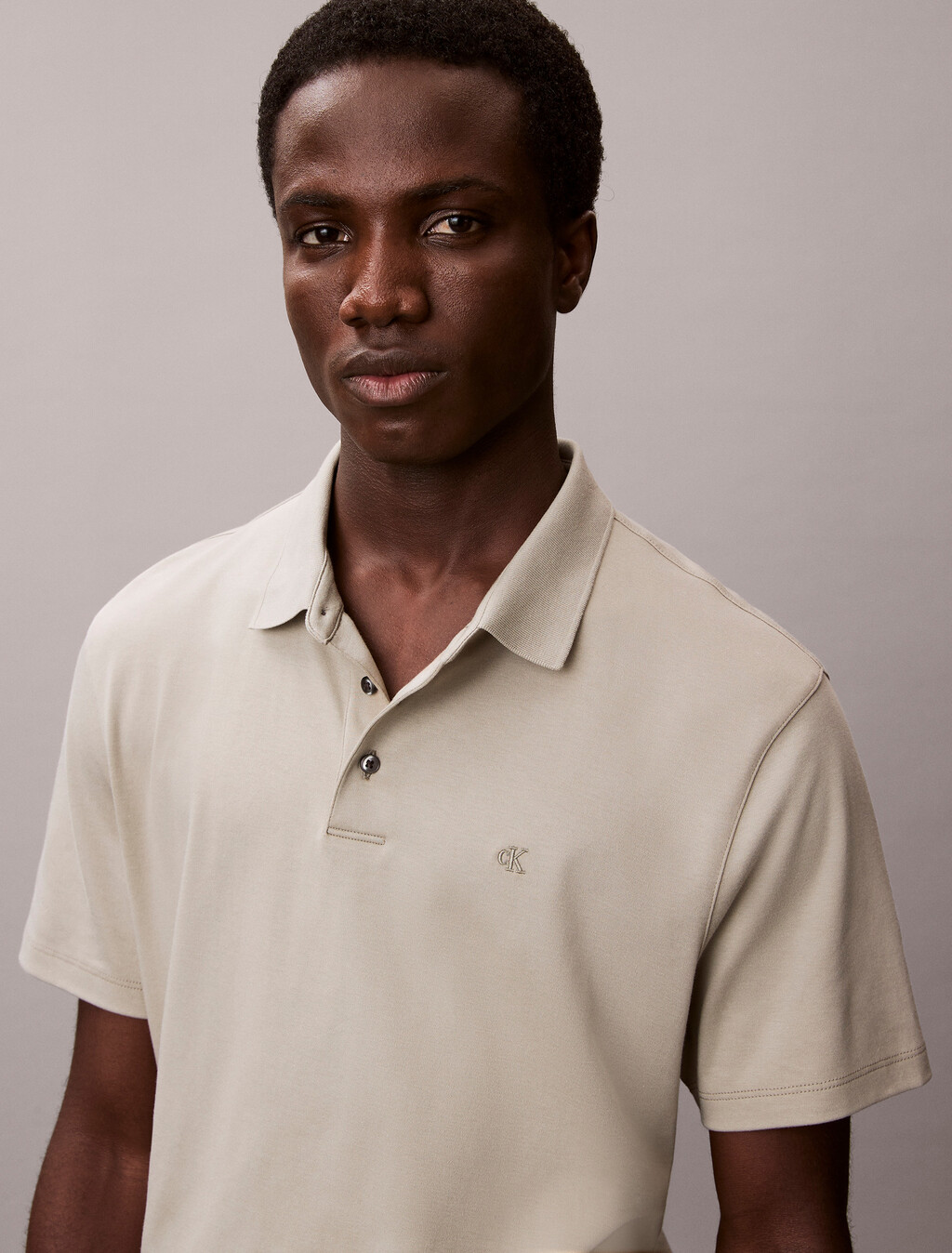 Buy 남성 릴렉스드핏 쿨링 피크 엠보스드 폴로 티 in color Grey