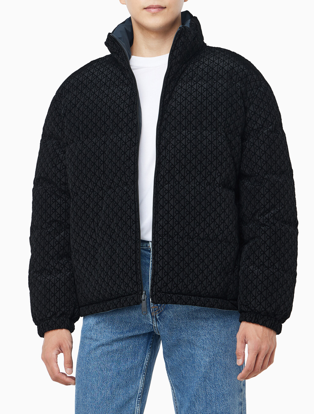 Buy 남성 나일론 리버서블 올오버프린트 다운 푸퍼 자켓 in color BLACK