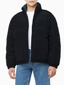 Buy 남성 나일론 리버서블 올오버프린트 다운 푸퍼 자켓 in color BLACK