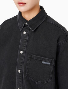 Buy 여성 크롭 대드 데님 셔츠 in color WASHED BLACK LOGO LACE