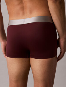 Buy 남성 브러시드 마이크로파이버 스트레치 로우 라이즈 트렁크 in color Dark Pink