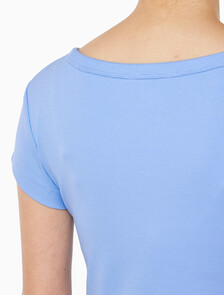 Buy 여성 우븐라벨 베이비립 티 in color Deep Indigo Blue