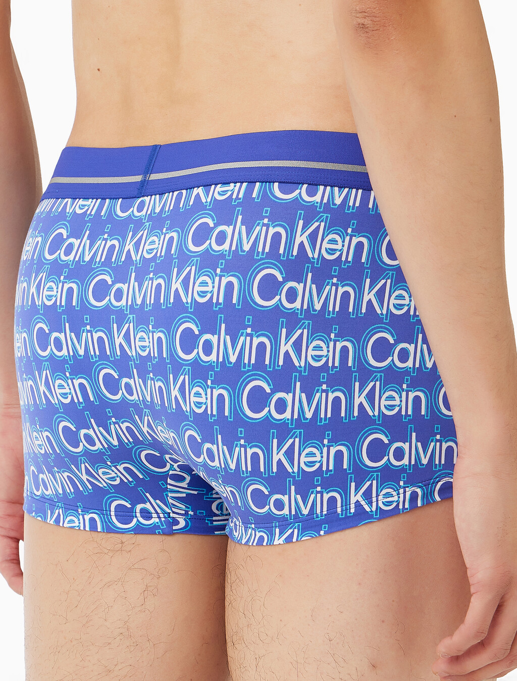 Buy 남성 뉴 사인 로고 로우 라이즈 트렁크 in color Blue Print