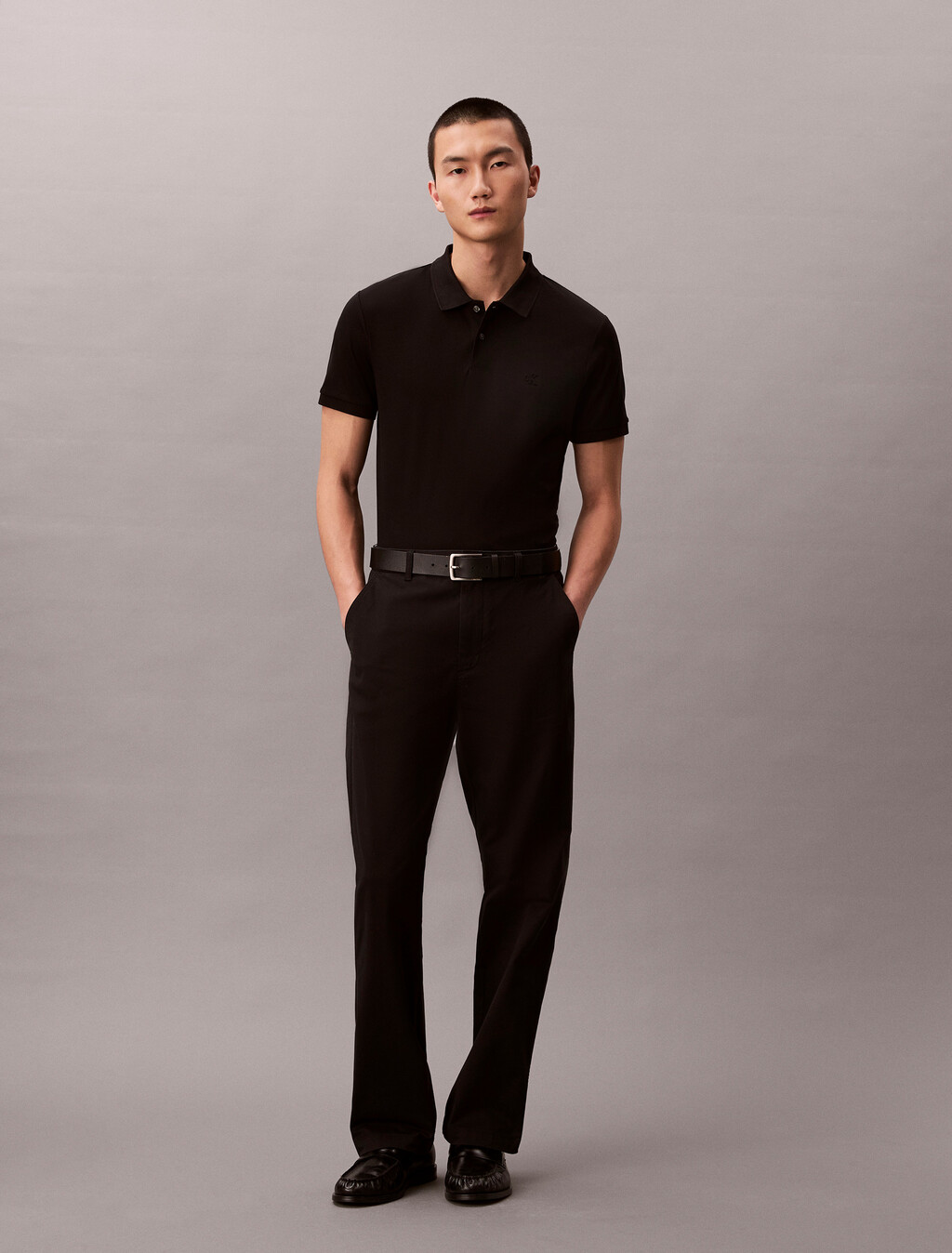 Buy 클래식 인터록 폴로 티 in color BLACK