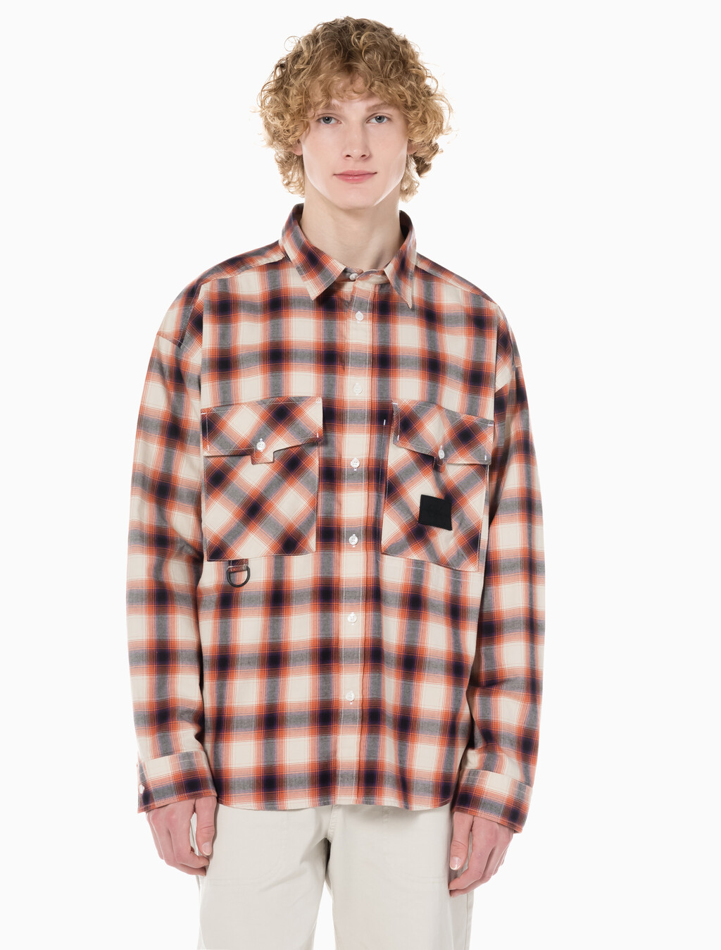 Buy 남성 유틸리티 포켓 체크셔츠 in color BLUR FLORAL_BLACK