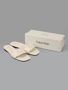 Buy 여성 아미라 엠블 스퀘어 플랫 샌들 in color Light Cashew