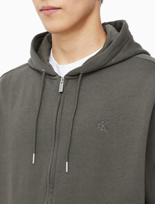 Buy 남성 아카이브 로고 플리스 후드 집업 in color CHARCOAL