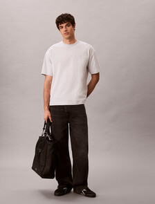 Buy 남성 오버핏 엠보스 모노로고 티 in color GHOST GREY