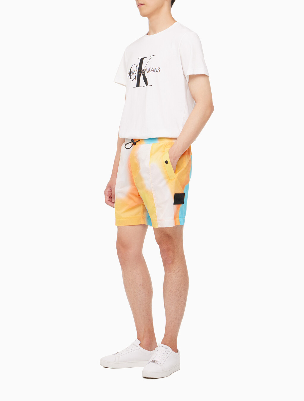 Buy 남성 올오버 그래픽 프린트 쇼츠 in color ANCIENT WHITE/EGGSHELL