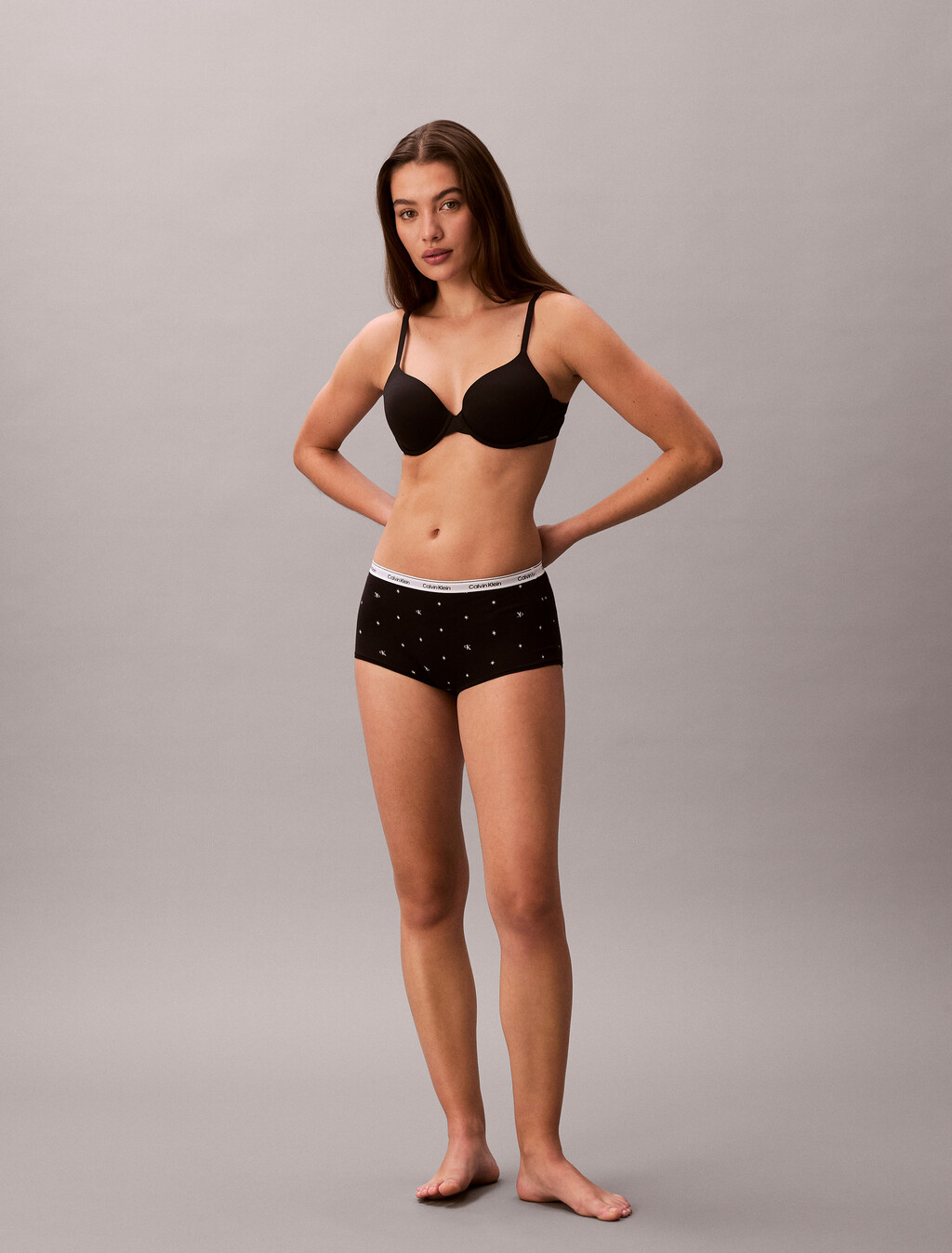 Buy 여성 모던로고 미드라이즈 보이쇼츠 in color Back Print