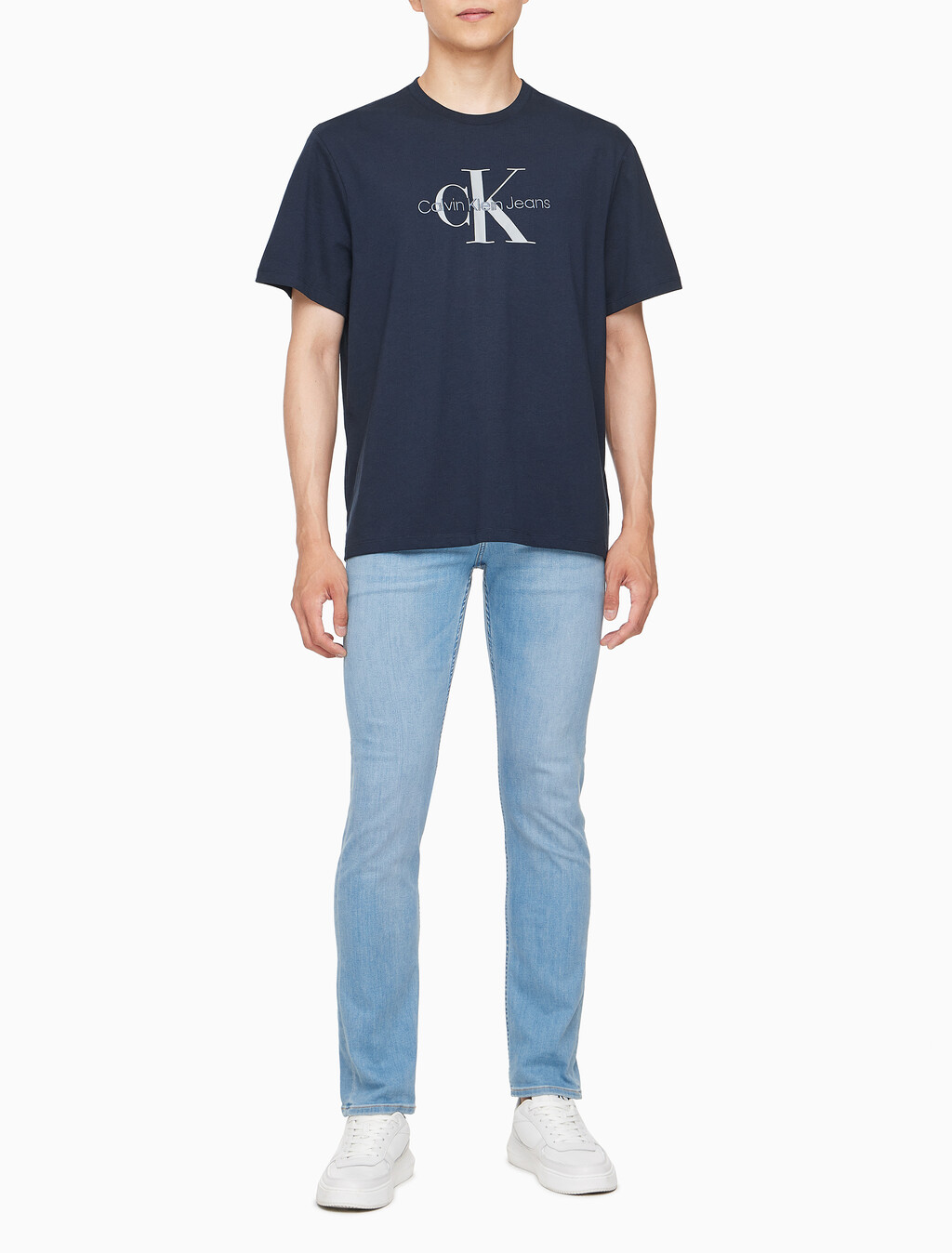Buy 남성 레귤러핏 히어로 모노그램 로고 반팔 티셔츠 in color DARK SAPPHIRE