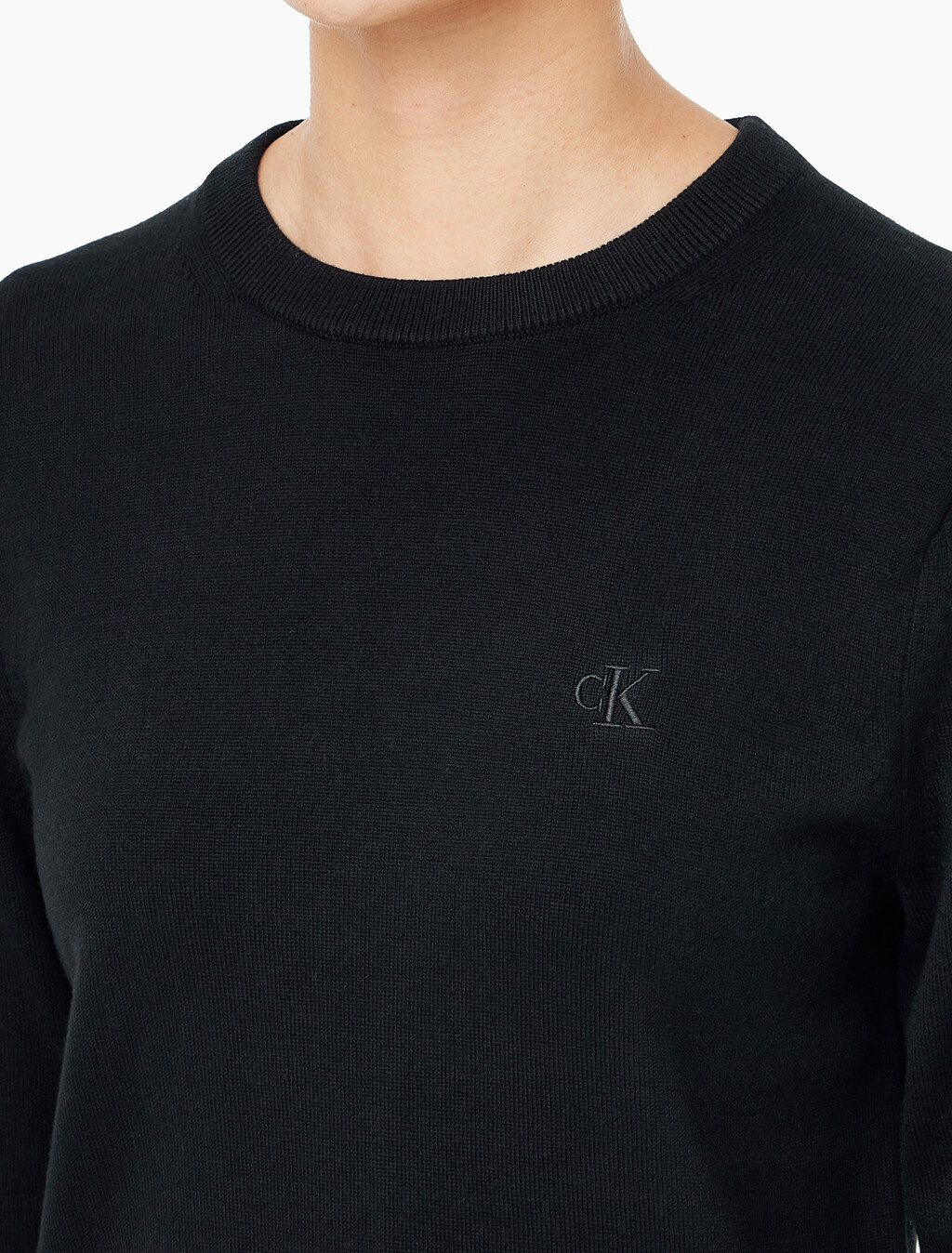 Buy 여성 크루넥 파인 스웨터 in color CK BLACK
