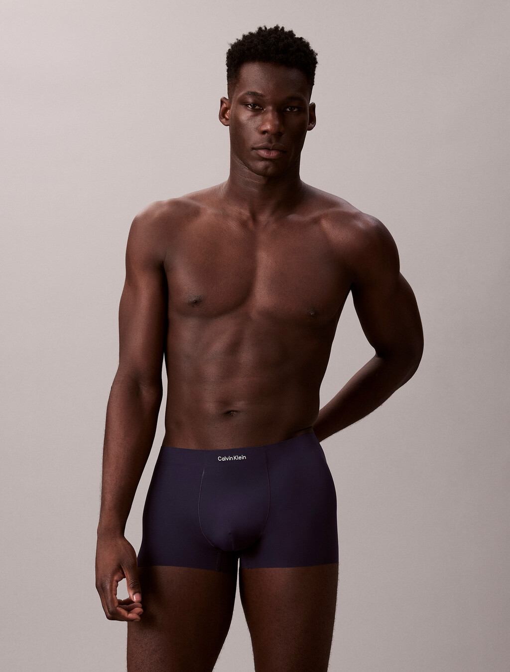 Buy 남성 CK 블랙 인비져블 트렁크 in color Dark purple