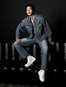 Buy 남성 말모 메타 스니커즈 in color WHITE