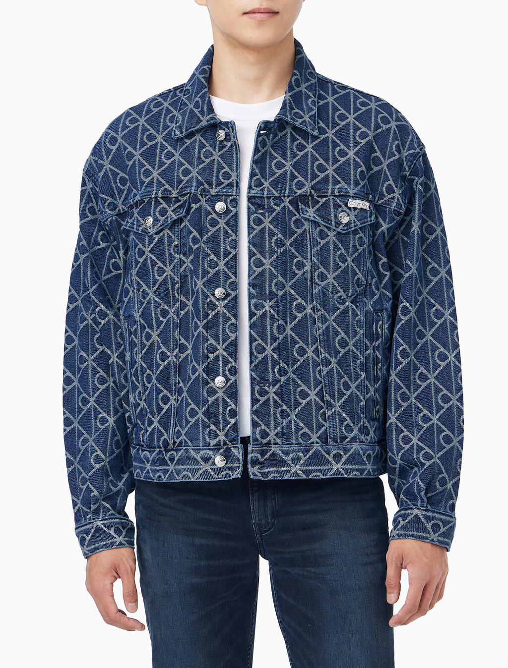 Buy 남성 90S 인디고 엠블럼 자카드 트러커 in color denim