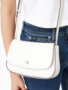 Buy 여성 하드웨어 모노그램 플랩 카메라 백 in color White Alyssum