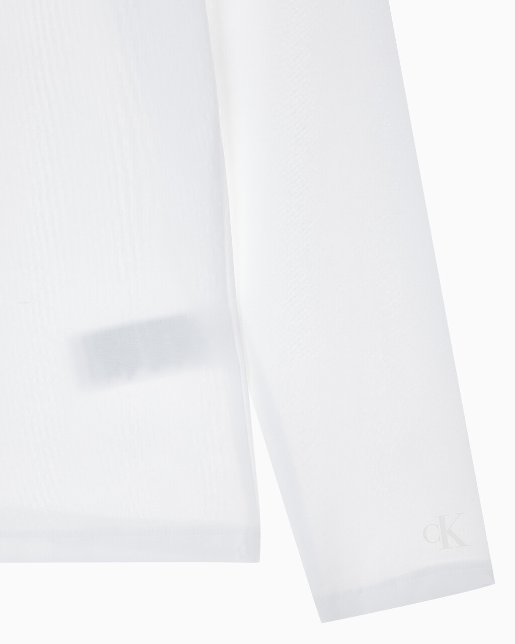 Buy 여성 슬림핏 인스티튜셔널 로고 긴팔 티셔츠 in color BRIGHT WHITE