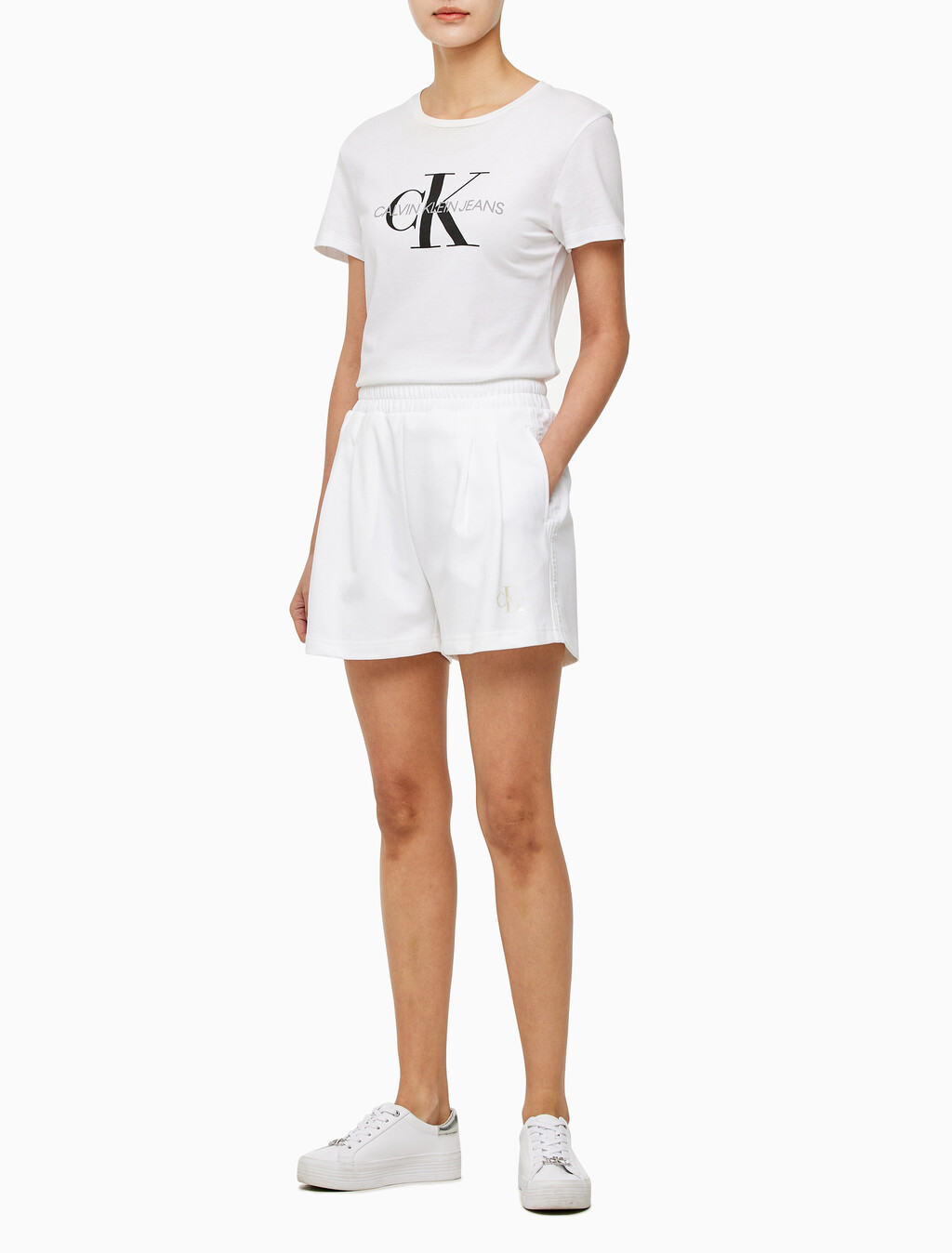 Buy 여성 쿨링 릴렉스드 쇼츠 in color BRIGHT WHITE