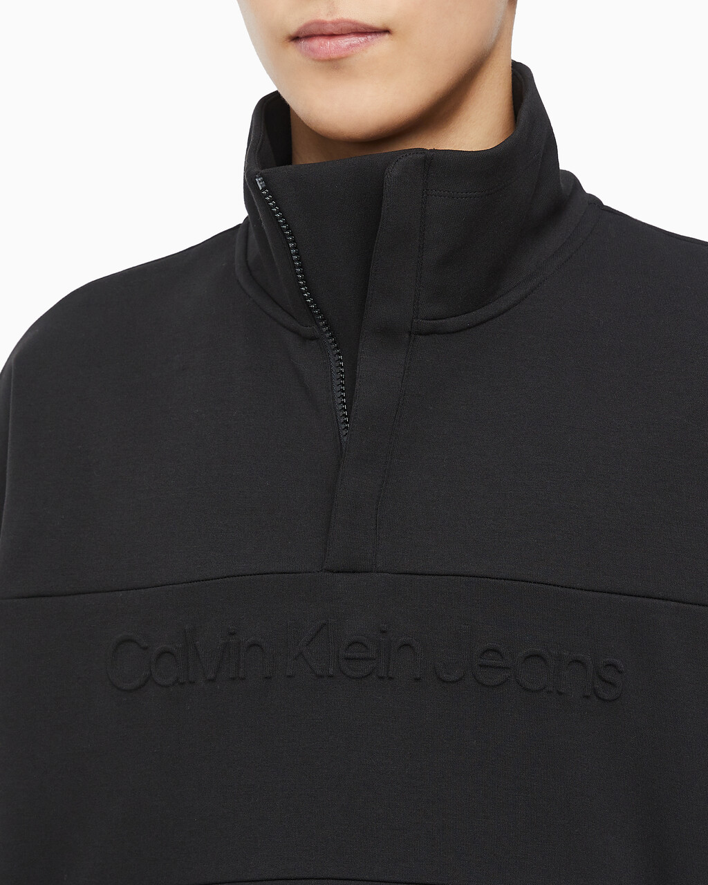 Buy 남성 인스티튜셔널 엠보스드 하프집업 스웻셔츠 in color CK BLACK