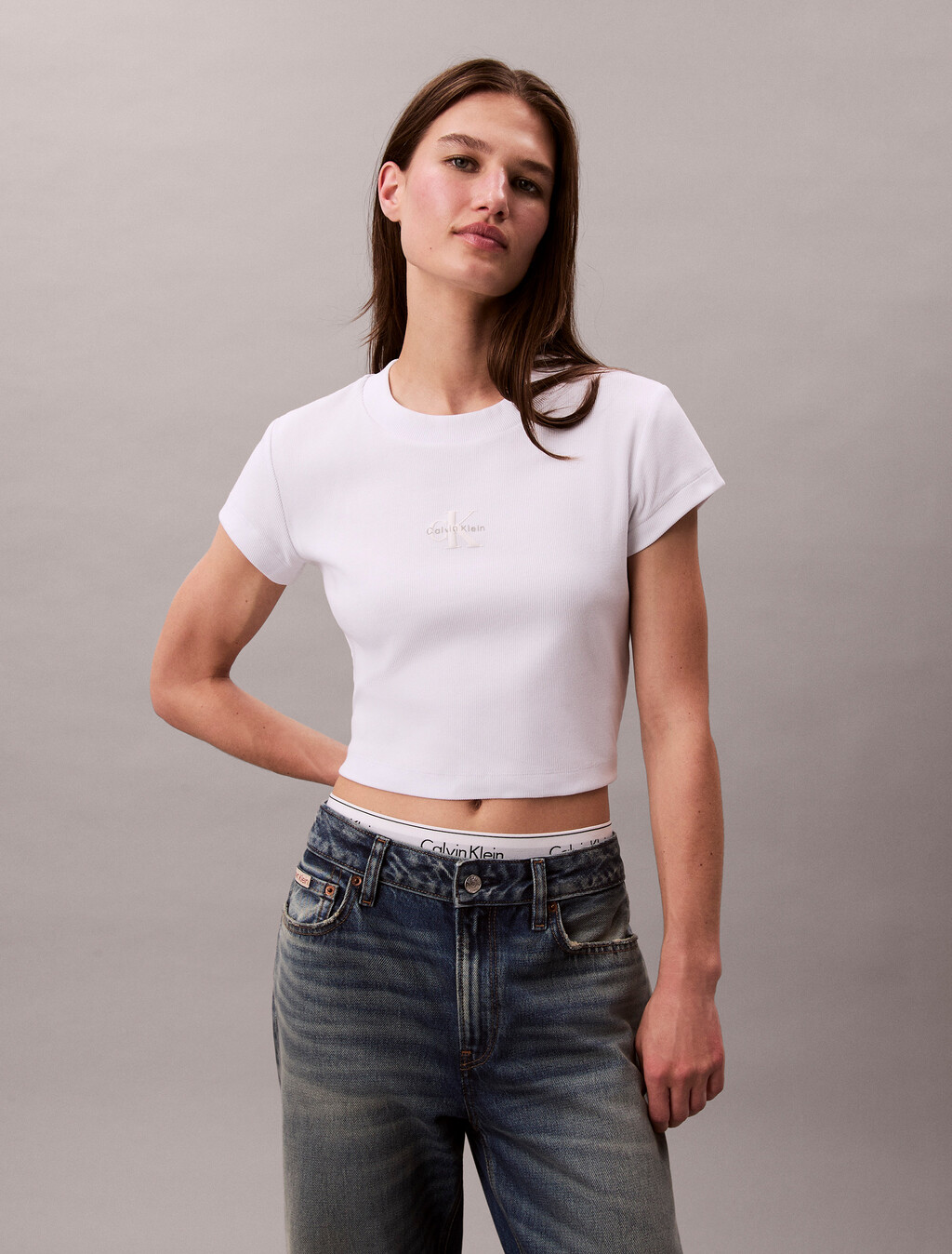 Buy 여성 베이비립 모노로고 티 in color BRILLIANT WHITE