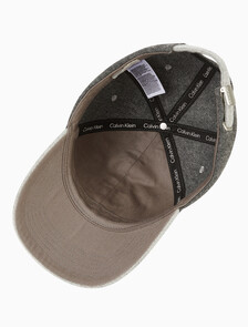 Buy 남녀공용  캘빈 컬러블락 볼캡 in color GREY